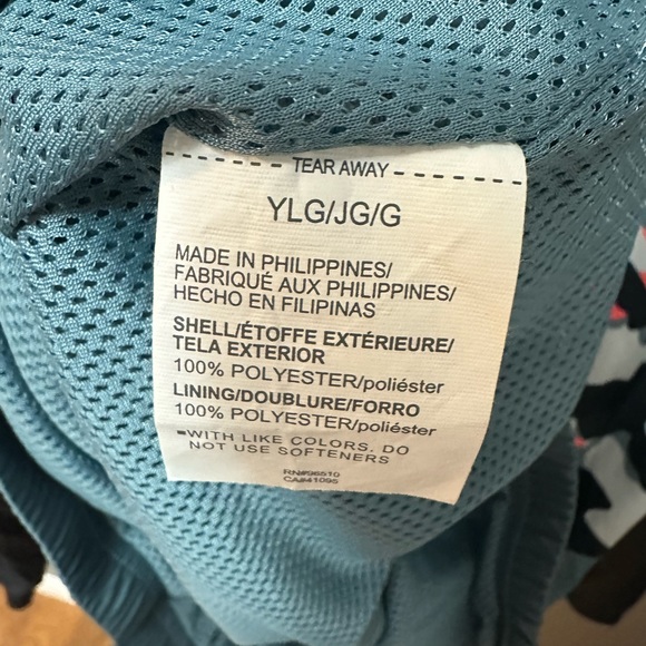 UNDER ARMOUR | Youth Large Pull Over Windbreaker With Packable Hood - Picture 6 of 6